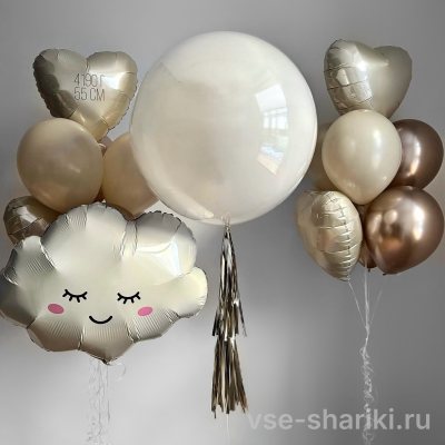 Композиция в бежевых тонах: шар с тасселом, облако и фонтаны