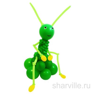 Фигура кузнечика из салатовых, зелёных и жёлтых шаров, высота 130 см