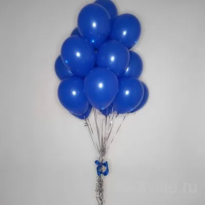 Фонтан из 15 однотонных синих шаров 30 см, собранных атласным бантом у основания