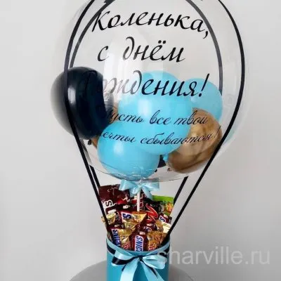 Бабл-бокс с цветными мини-шариками: прозрачный шар 55 см на палочке над коробкой