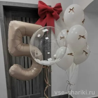 Набор с цифрой цвета шампань и баблсом с белыми перьями