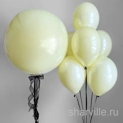 Фонтан из шаров 30 см в нежно-жёлтом цвете с дабл стаффом и чёрной лентой