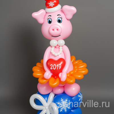Новогодняя фигура свинки в пачке и красной шапке со снежинкой, 1 м