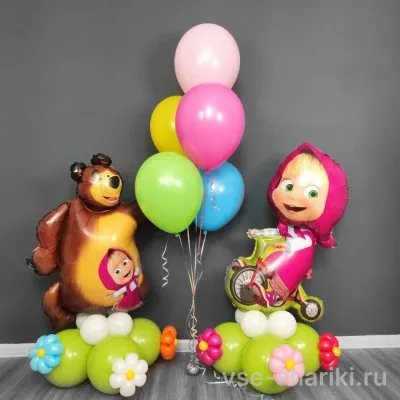 Фигуры Маши и Медведя с фонтаном из 5 гелиевых шаров