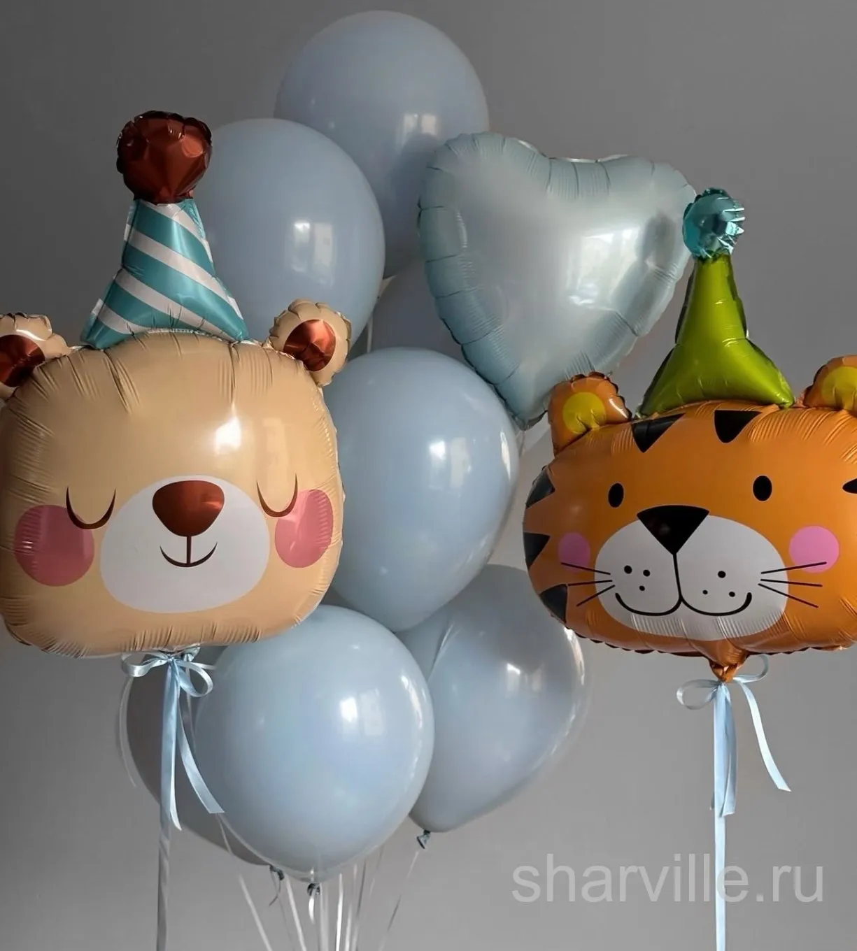Фонтан из восьми голубых шаров, мишка и тигрёнок в колпачках, сердце 45 см