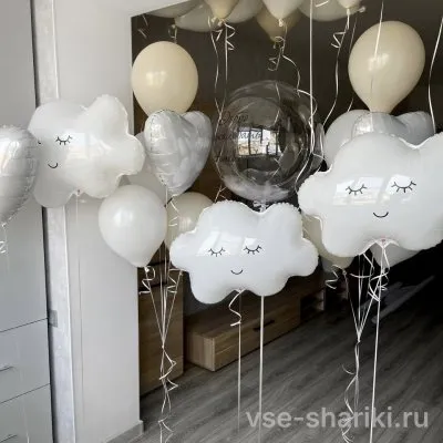 Набор на выписку с тремя облаками и баблсом с перьями