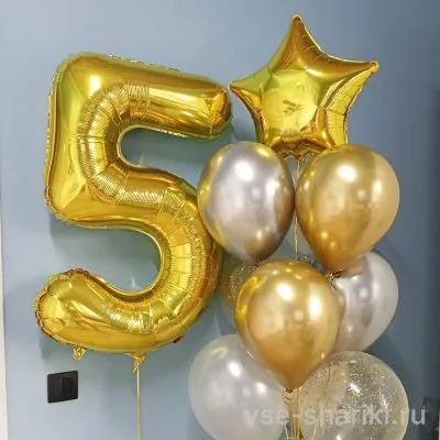 Фонтан со звездой и цифрой 5 в золоте и серебре