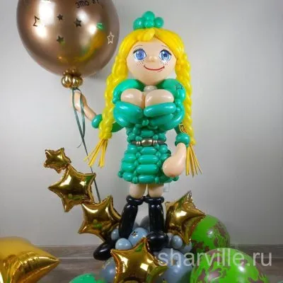 Композиция мужчине: плетёная фигура девушки, подставка со звёздами и шар с надписью