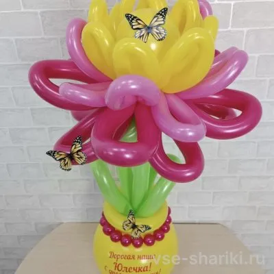 Фигура-цветок с бабочками и поздравлением на горшке