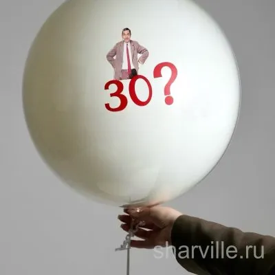 Белый гелиевый шар 60 см с числом и смешным персонажем на наклейке