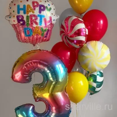 Композиция с кексом из фольги, цифрой и фонтаном из десяти ярких шаров