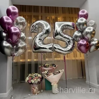 Композиция на 25 лет: серебристые цифры и два фонтана из хрома с конфетти
