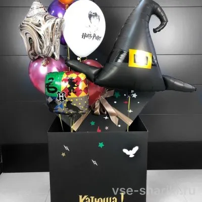 Коробка-сюрприз с именной надписью и шляпой волшебника