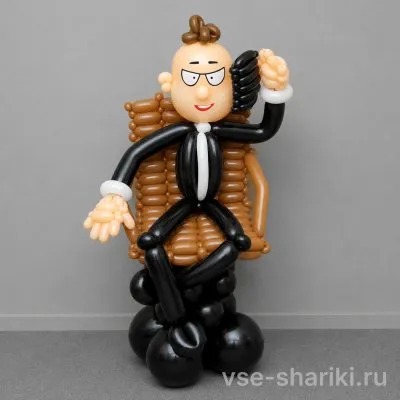 Фигура шефа с телефонной трубкой в плетёном кресле