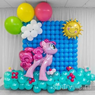 Радужная фотозона с пони Пинки Пай из мультфильма «Мой маленький пони»
