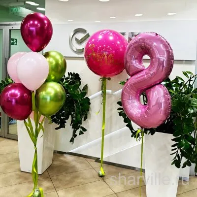 Композиция к 8 Марта: цифра 8 из фольги, фонтан с хромом и шар с надписью