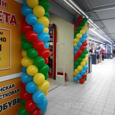Пара колонн из витых гирлянд по 3 метра: красные, зелёные, жёлтые, голубые