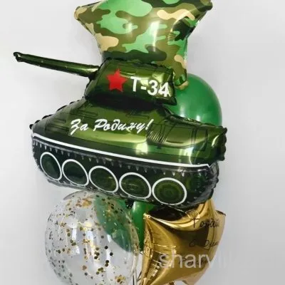 Фонтан из шаров с фольгированным танком Т-34 и золотой звездой с надписью