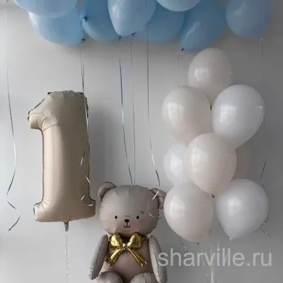 Композиция с мишкой, цифрой и 18 шарами-облаками в голубых и бежевых тонах