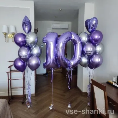 Фонтаны из лилового хрома с цифрами 1 и 0
