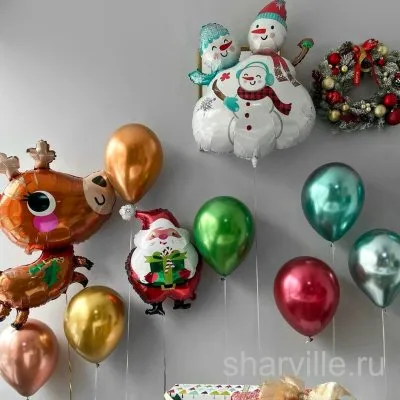 Новогодняя композиция из 10 шаров: Санта Клаус, оленёнок и семья снеговиков
