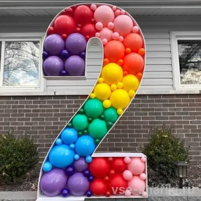 Цифра 2 в цветах радуги, аэромозаика 120 см