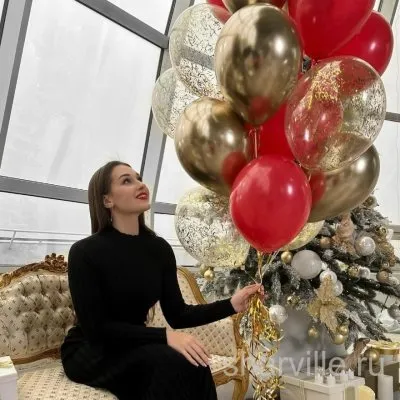Фонтан из 15 шаров: золотой хром, красный латекс и прозрачные с конфетти